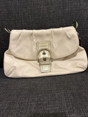 Bolso de Hombro Coach Soho Marfil/Dorado Plisado Hebilla Solapa Cuero con Cartera F17217 Foto 1 de 3