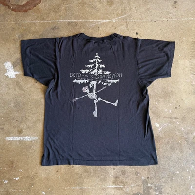 1985 VINTAGE 80s THE GRATEFUL DEAD "DEAD IN THE SIERRA NEVADA" CONCERT T-SHIRT M - Image 1 of 4