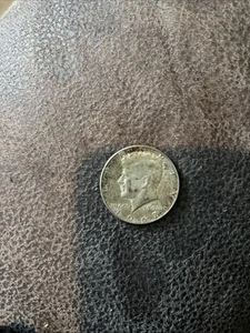 1967 No Mint Kennedy Half Dollar - Picture 1 of 2