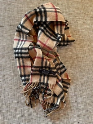Bufanda clásica de cachemir Burberry Foto 1 de 4