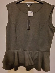 NWT! Cable & Gauge Grey Ruffle Sleeveless Poly/Rayon/Spandex Pullover Top sz L - Picture 1 of 4