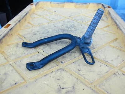 Yamaha FZR600R 1996 OEM soporte de clavija de pasajero trasero izquierdo Foto 1 de 4