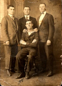 1910-1930  Group of Handsome Men Young Military Navy Soldier's Gay Interest - Imagen 1 de 2