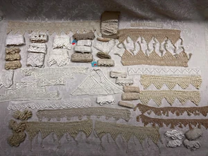 Riesiges Vintage Set Häkelspitze Kanten Einsätze Borten aus Kissenhüllen Quasten Boudoir - Bild 1 von 21