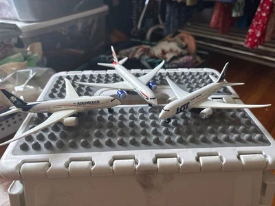 (787 PACK DE 2) LOTE Aviones Daron Polaco y AeroMéxico Boeing 787 Foto 1 de 2