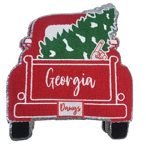Parche de chenilla UGA: camión rojo clásico con etiqueta Dawgs y árbol de Navidad - Imagen 1 de 2