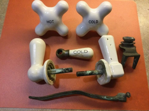 Assortment antique porcelain 2 toilet tank flush handle, Hot/Cold handles, parts Cover