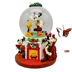 Disney Christmas Snow Globe Mickey Pluto Musical Globe Holiday Friends - Foto 1 di 12