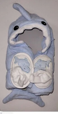 Conjunto de regalo para bebé toalla con capucha y zapatillas de baño tiburón azul, algodón orgánico, 0-9 M Foto 1 de 3