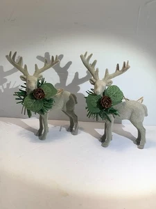 Ornamenti Cervo Floccato (2),Colore Grigio con Foglie e Piccole Pigne sul collo - Foto 1 di 13