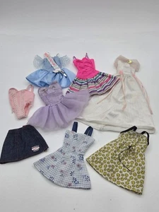 Vintage Original Barbie Puppe 8 Teile Kleidung Konvolut verschiedene 90er Kleider Rock - Bild 1 von 15