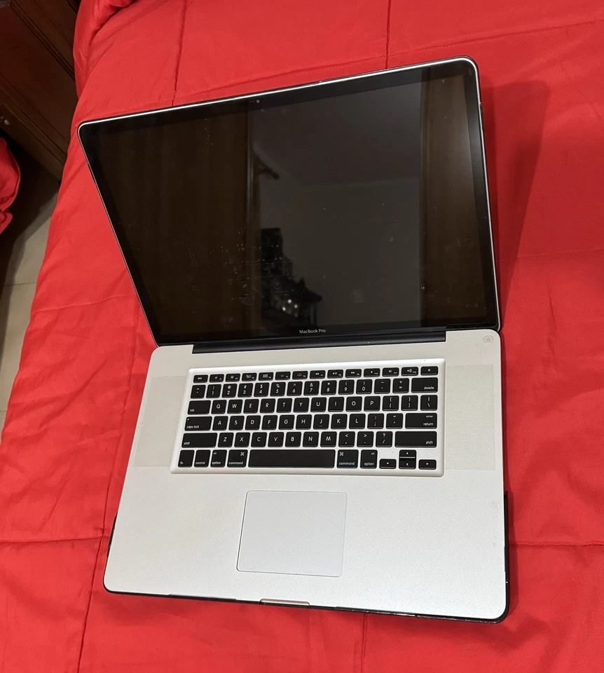 Apple MacBook Pro 17 Pollici Intel Core  i7 2011 Pro 16 GB RAM Scheda Video 512 - Immagine 1 di 4