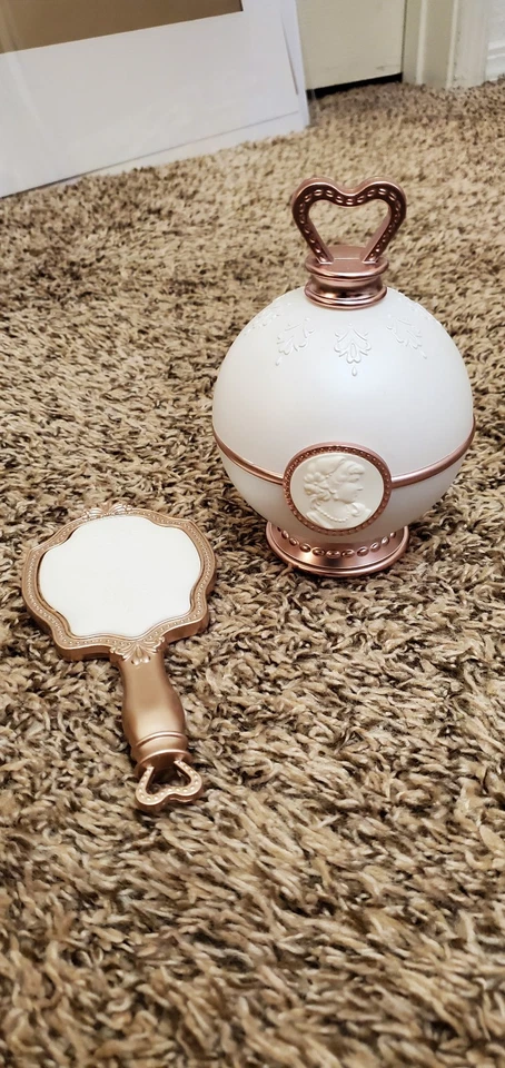 Contenedor facial y espejo Les Merveilleuses Laduree Paris Foto 1 de 4