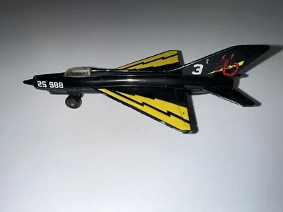 Matchbox SB 6 1973 negro amarillo Mig 21 avión de combate #3 Scorpion 25 988 usado en excelente estado Foto 1 de 4
