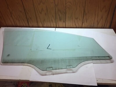 Ford Fiesta 2013 sedán ventana delantera izquierda cristal Foto 1 de 2