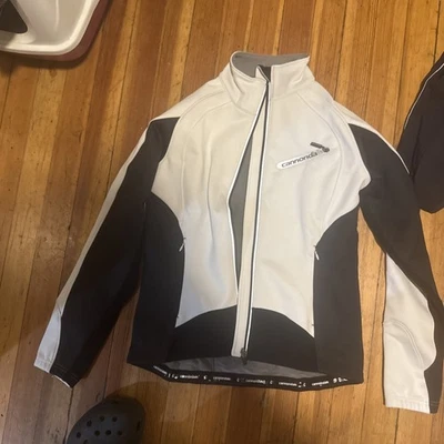 Jaqueta Cannondale masculina protetora de ciclismo carbono M média preta branca acolchoada - Imagem 1 de 4
