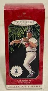 HALLMARK Keepsake '1998 CAL RIPKEN JR. ADORNO DE NAVIDAD Orioles #8 - Imagen 1 de 3