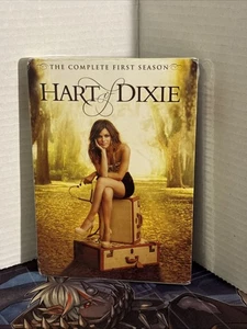 Hart of Dixie: The Complete First Season (DVD, 2012, 5-Disc Set) New/ Worn Seal - Foto 1 di 19
