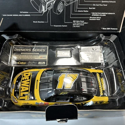 Equipo Calibre 1:24 Diecast - DeWalt Racing Matt Kenseth #17 (2001) Foto 1 de 4