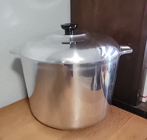 Magnalite Classic Covered Stockpot 10 quarti, mai usato in scatola - Foto 1 di 14