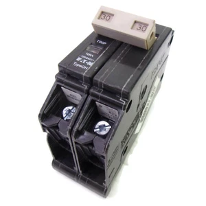 Disyuntor de doble polo Eaton CHF230 tipo CH 30A 120/240V - Imagen 1 de 5