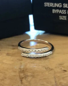 Avon CZ 925 Sterling Silver 925 RJ Bypass Ring Size 7 New In Gift Box - Picture 1 of 5
