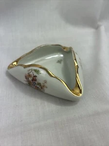Vintage Limoges Triangle Shaped Courting Couple Ashtray Gold Trim France - Picture 1 of 15