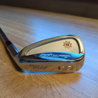 Eje rígido de hierro Ben Hogan Apex Plus 8, mano derecha, cordero Foto 1 de 4