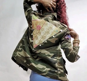 Chaqueta utilitaria Anthropologie Beautiful Stories bordada camuflada talla S - Imagen 1 de 13