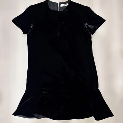 VESTIDO USADO SAINT LAURENT TERCIOPELO NEGRO MANGA CORTA BUENO Foto 1 de 4