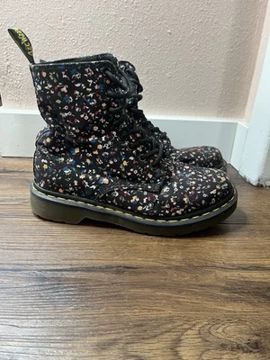 Dr Doc Martens AirWair Page Courtney Black Floral Combat Lace Up Boot Womens 7 - Image 1 of 4