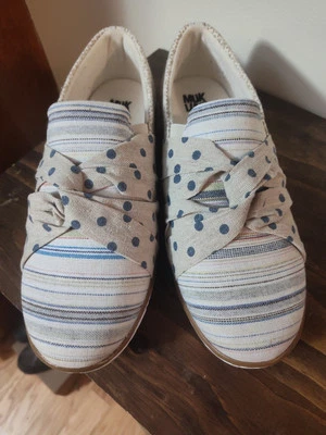 Zapatos planos MukLuks para mujer con lazo a lunares espiga beige talla 9 Foto 1 de 4