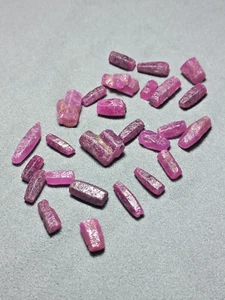 152.95 CT. Natural Ruby Rough Unheated Lot Gemstone Nice Shape From Mozambique - Picture 1 of 7