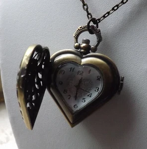 Schöne ältere Taschenuhr Herzform Quarz Bronze Halskette Anhänger mit Kette - Bild 1 von 9