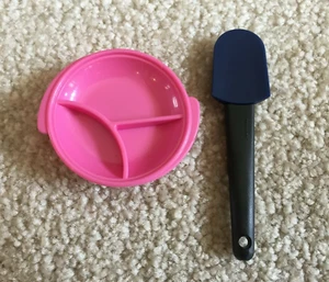Lot of 2 Tupperware Miniature Magnets Spatula & Pink Divided Plate FREE SHIP - Picture 1 of 7