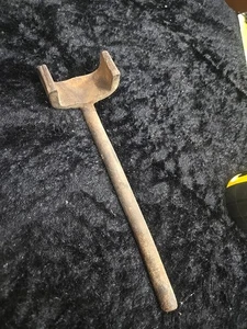 Herramienta primitiva-hierro. 10 1/4"x 2 1/4" en ancho.  Llave de vagón **69-13 - Imagen 1 de 5
