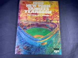 O7-76 NEW YORK YANKEES BASEBALL 1980 OFFICIAL YEARBOOK - Picture 1 of 10
