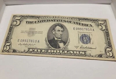 1953 A BLUE SEAL SILVER CIRTIFICATE FIVE DOLLAR $5 DOLLAR BILL  - Image 1 of 2