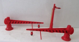Marx O Gauge Train TWO Red Plastic Manual Railroad Crossing Gates & SEMIFORE - Picture 1 of 3