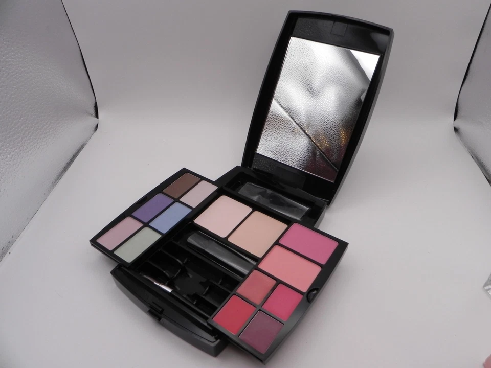 Paleta de maquillaje Avon 2004 color para todos los colores color de labios rubor sombra de ojos en polvo nueva como nueva Foto 1 de 4