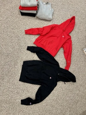 Lote de tejido inverso Champion - Sudaderas con capucha, tripulación, joggers - 7 piezas - Negro/Gris/Rojo - Excelente Foto 1 de 4