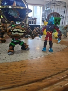 Bandai Ben 10 Omniverse Gravattack 4.25” And Heat Blast Action Figurea CN - Picture 1 of 3