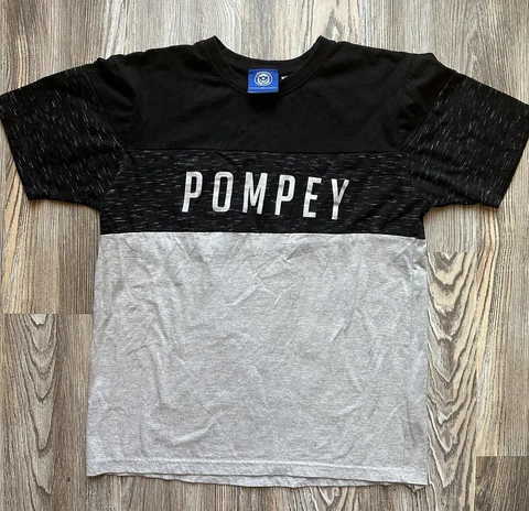 Portsmouth FC Block Tshirt Pompey Size Medium Cover