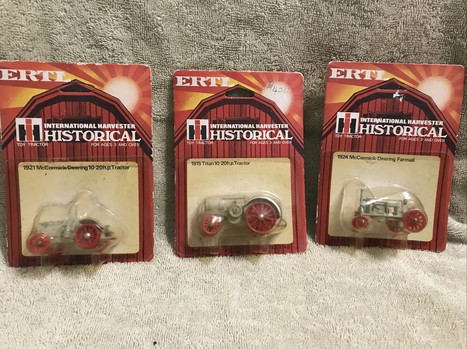 Tractores diecast Ertl NIP 1915 1921 1924 McCormick-Deering Farmall 10-20 1/64 Foto 1 de 4