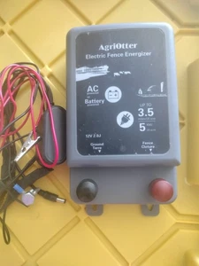AgriOtter Electric Fence Energizer 20 Acre 3.5 miles 2 in 1 Powered by Battery - Picture 1 of 3