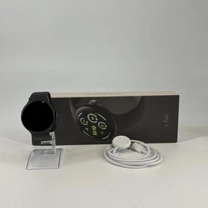 Google Pixel Watch 3 45mm czarny aluminium (GPS) z czarnym paskiem sportowym - doskonały - Zdjęcie 1 z 5