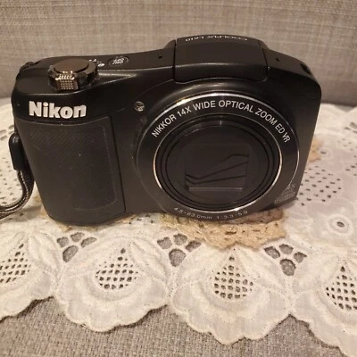 Nikon Coolpix l610 digital camera, with box, booklet, PARTS ONLY- DOESN'T WORK - Image 1 of 4