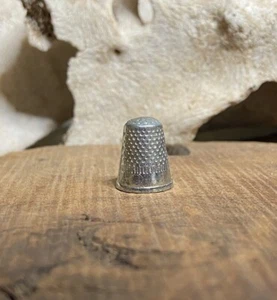 Vintage MONOPOLY Replacement Token, Thimble, Game Pieces Parts - Picture 1 of 7