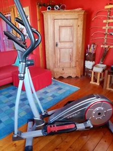 Cross-trainer, Finum III, Typ 3262V2. So gut wie nicht gebraucht, schwarz/rot. - Bild 1 von 1