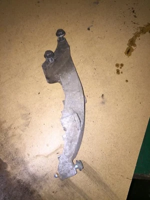 VW T4 TRANSPORTER 2.5 TDI 2002 ENGINE BRACKET 028409905 - Image 1 of 3